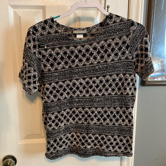 Notations Tops - Notations Black and White Fitted Top Size M